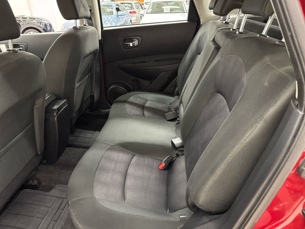 Nissan Qashqai 2013 Punainen