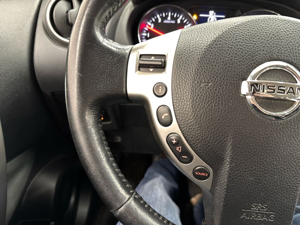 Nissan Qashqai 2013 Punainen