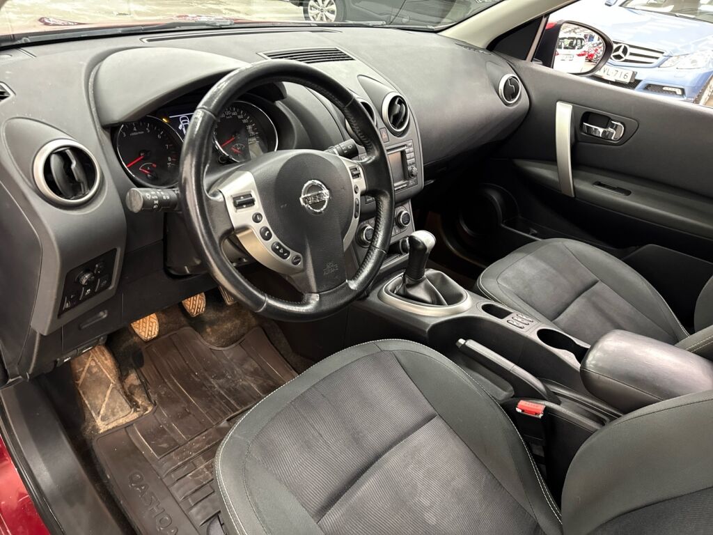 Nissan Qashqai 2013 Punainen