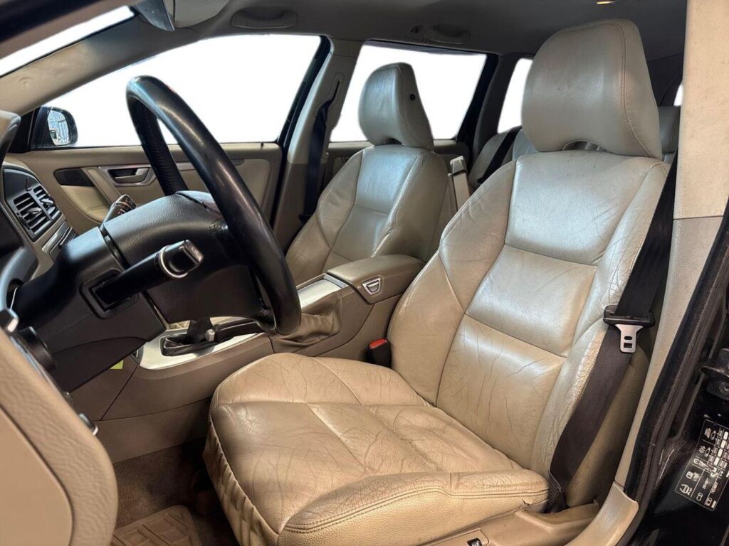 Volvo V70 2007 Musta