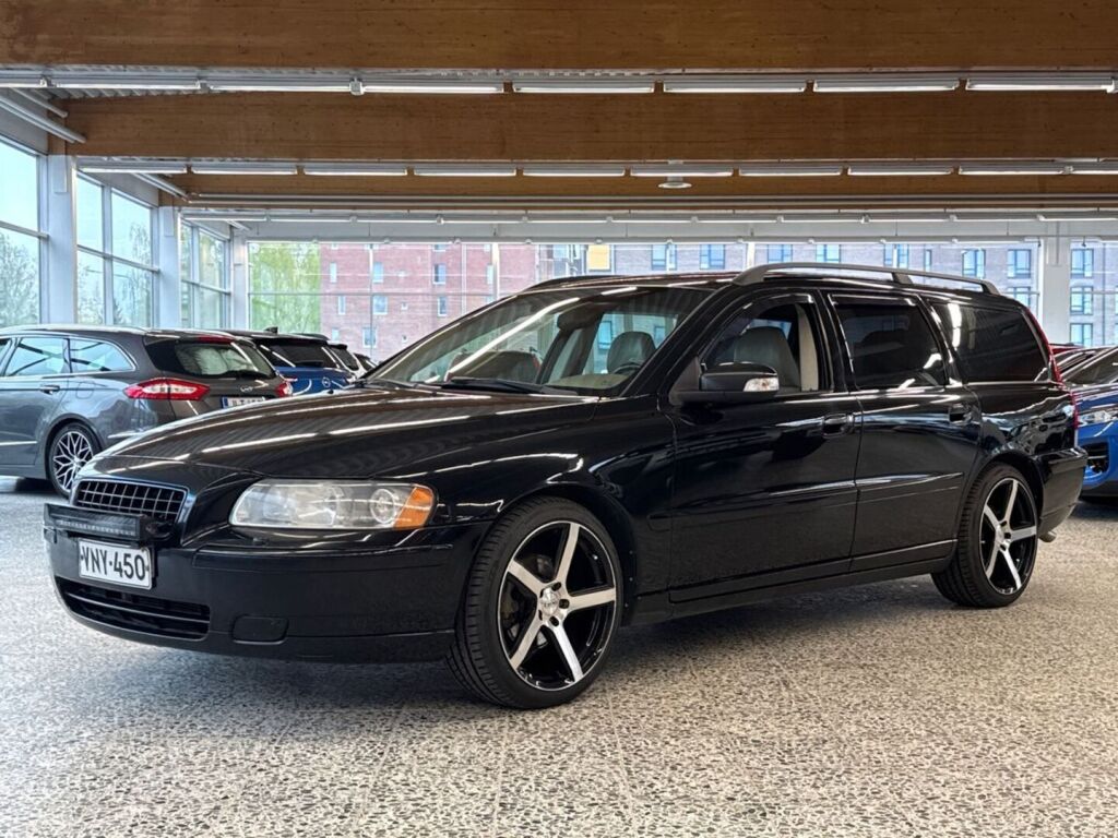 Volvo V70 2007 Musta