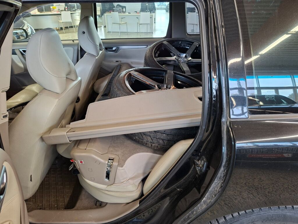 Volvo V70 2007 Musta