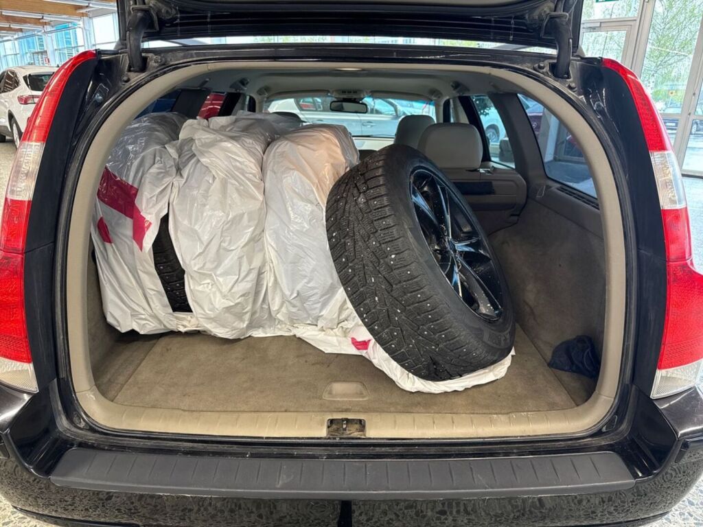 Volvo V70 2007 Musta
