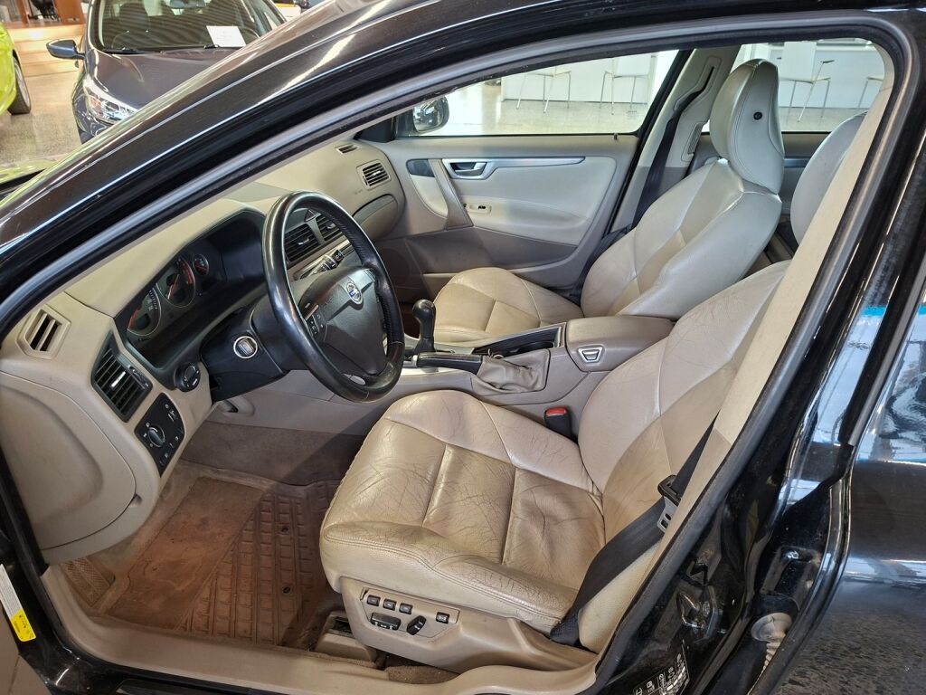 Volvo V70 2007 Musta