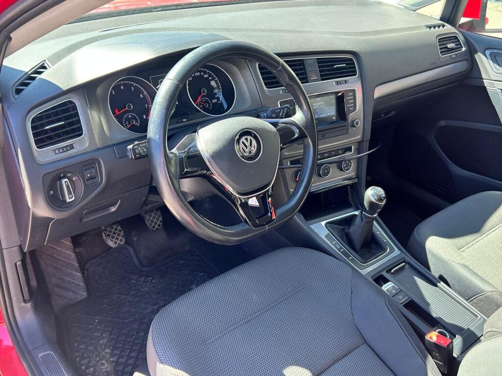 Volkswagen Golf 2013 Punainen
