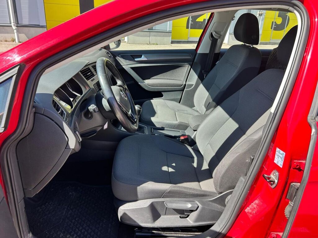 Volkswagen Golf 2013 Punainen