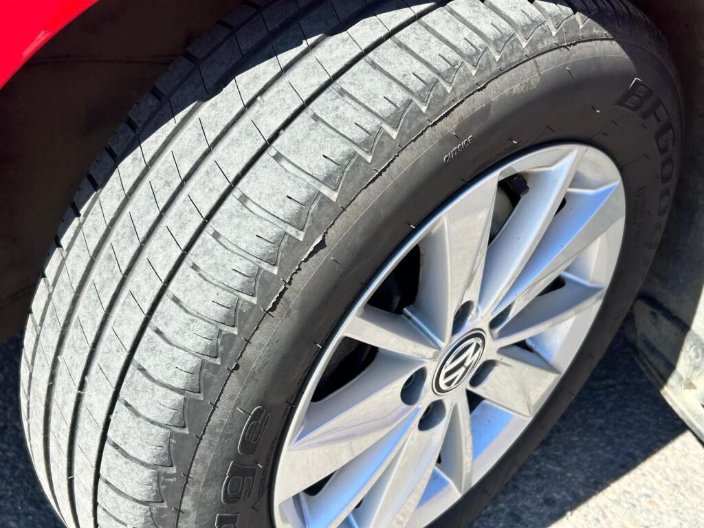 Volkswagen Golf 2013 Punainen