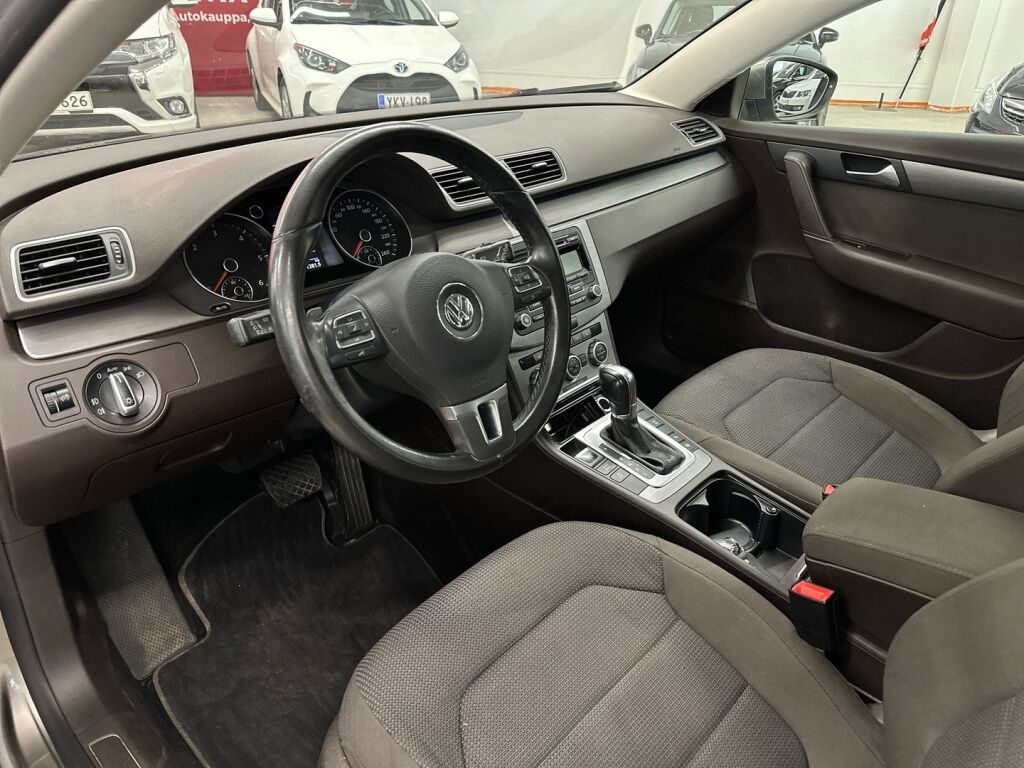 Volkswagen Passat 2012 Ruskea (beige)