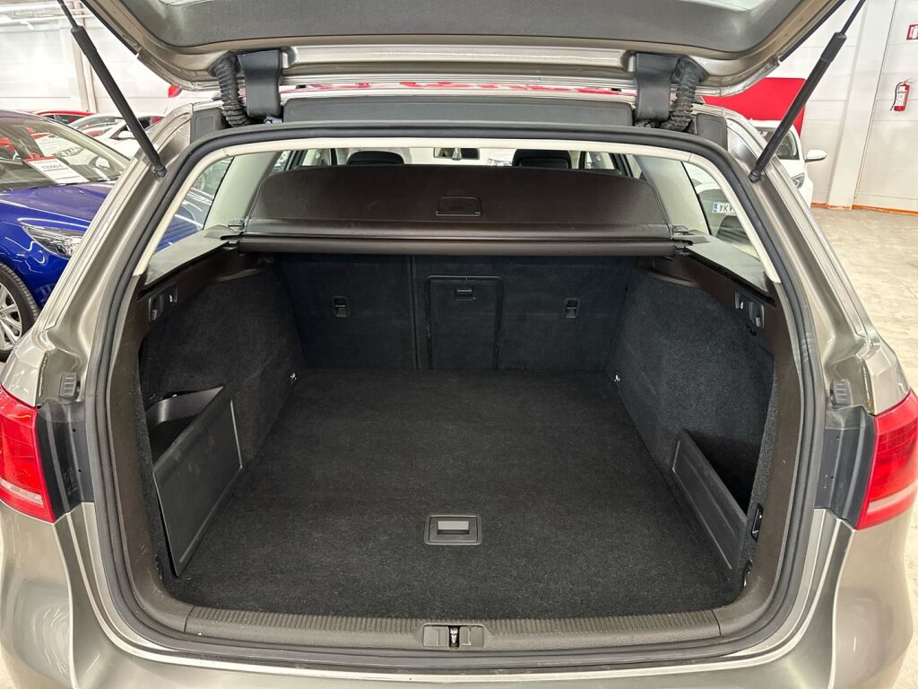Volkswagen Passat 2012 Ruskea (beige)
