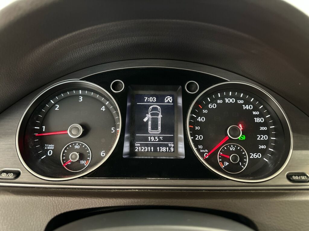 Volkswagen Passat 2012 Ruskea (beige)