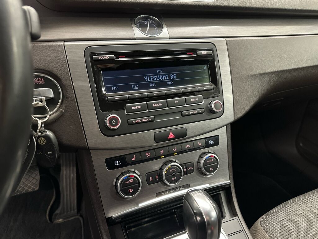 Volkswagen Passat 2012 Ruskea (beige)