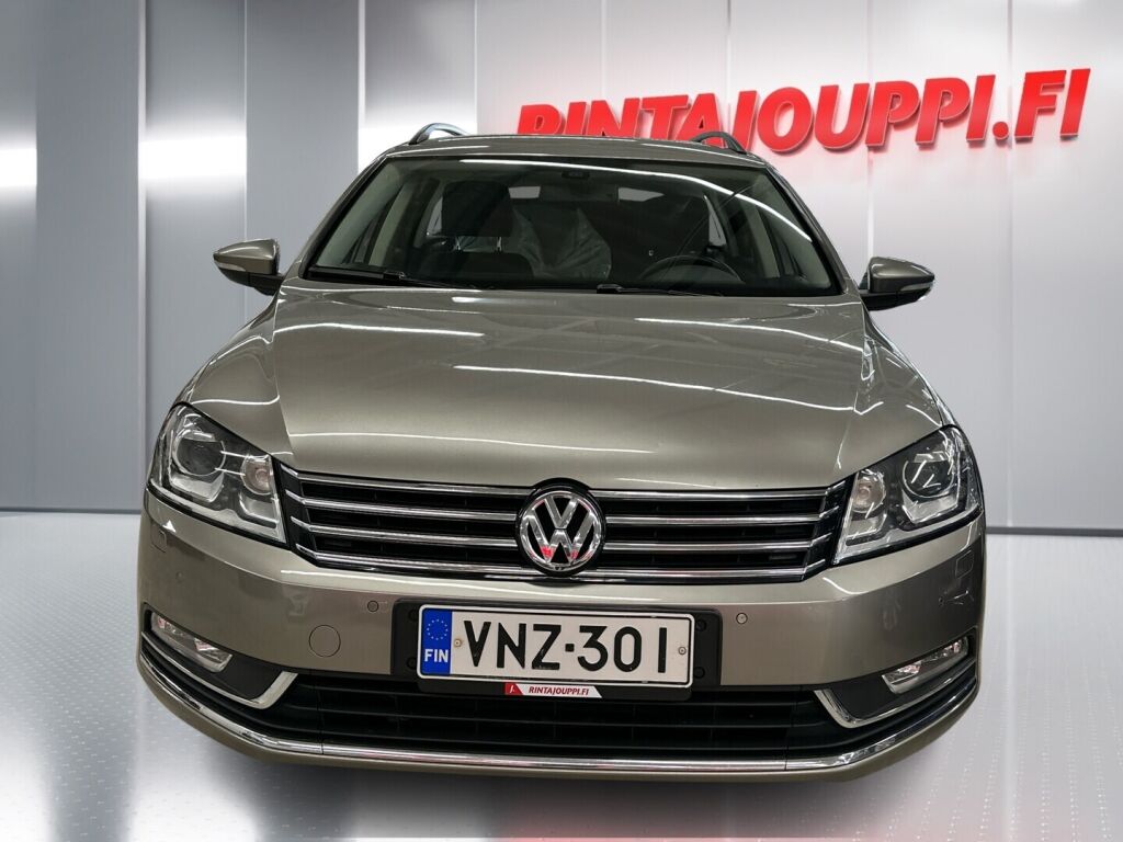 Volkswagen Passat 2012 Ruskea (beige)
