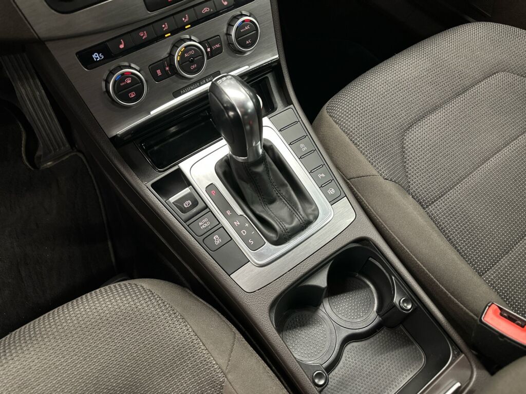 Volkswagen Passat 2012 Ruskea (beige)