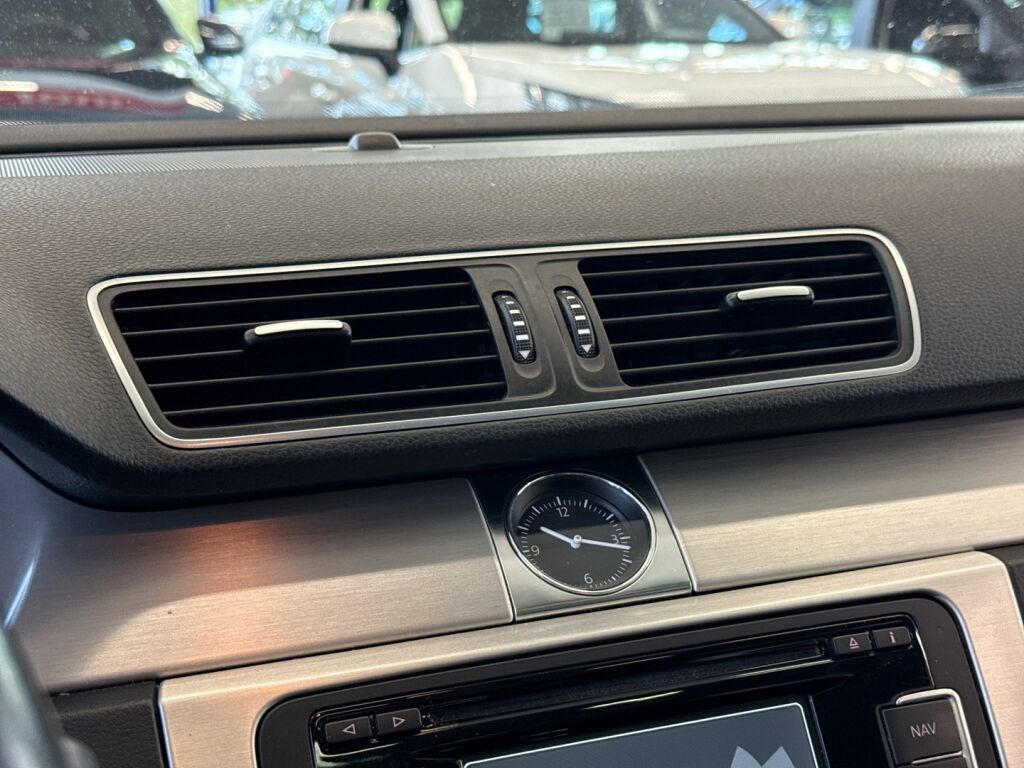 Volkswagen Passat 2013 Ruskea (beige)