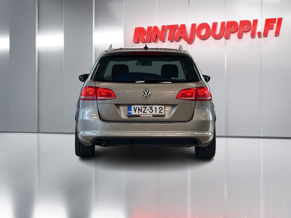 Volkswagen Passat 2013 Ruskea (beige)