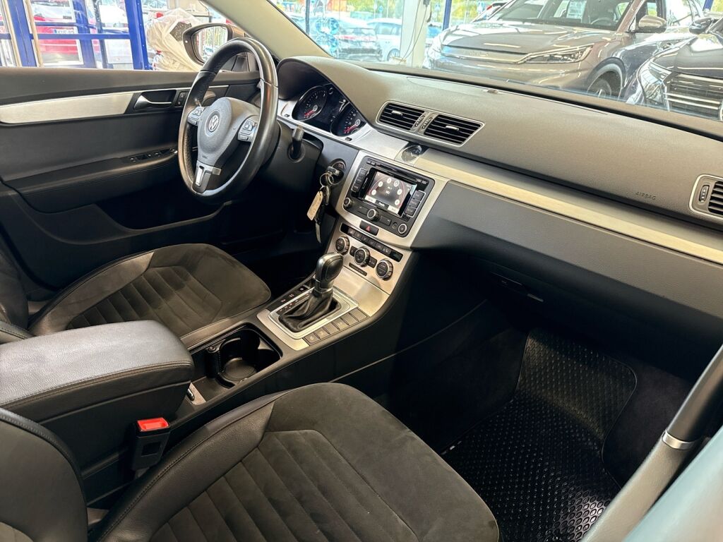 Volkswagen Passat 2013 Ruskea (beige)