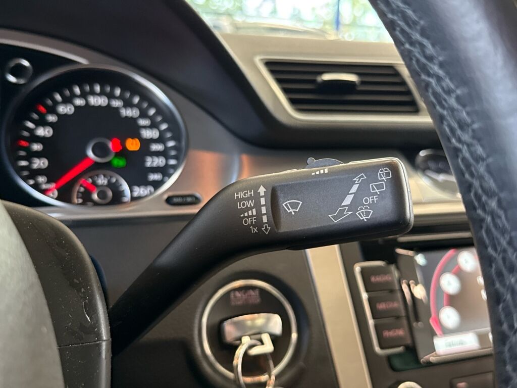 Volkswagen Passat 2013 Ruskea (beige)