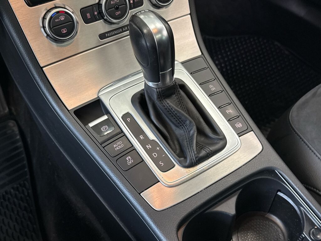 Volkswagen Passat 2013 Ruskea (beige)