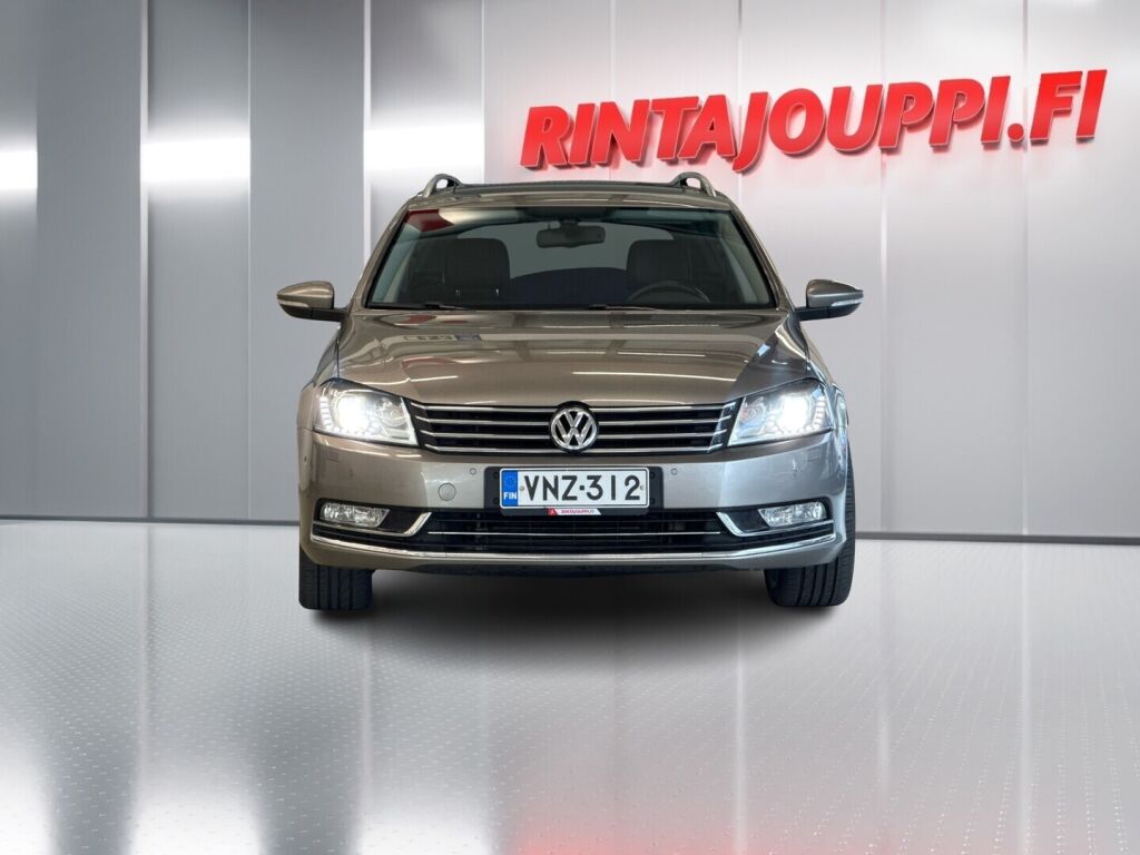 Volkswagen Passat 2013 Ruskea (beige)