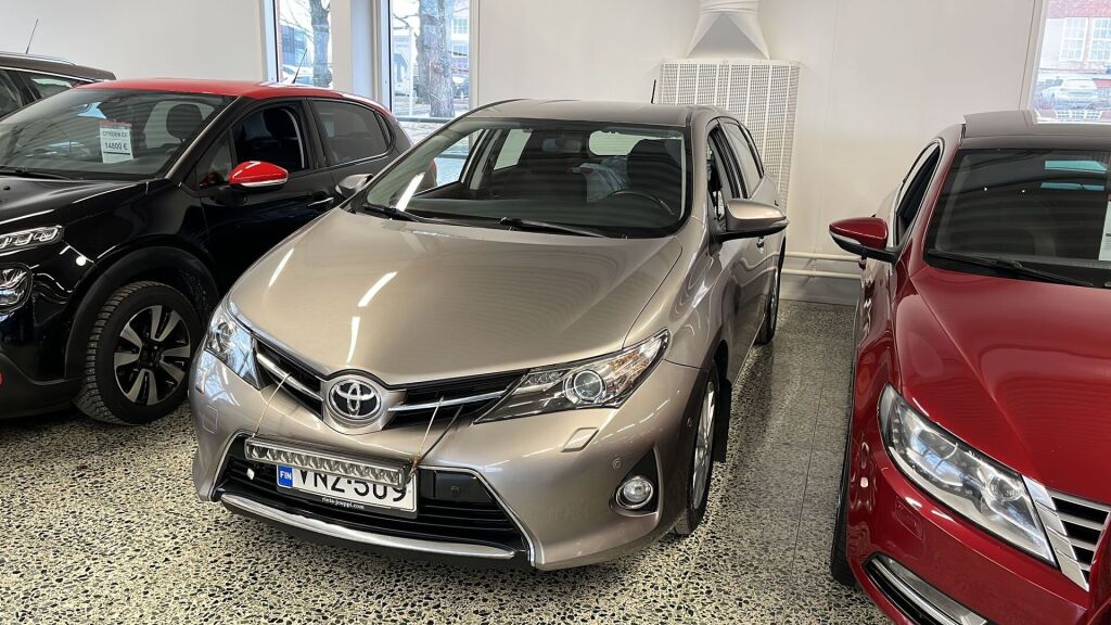 Toyota Auris 2013 Ruskea (beige)