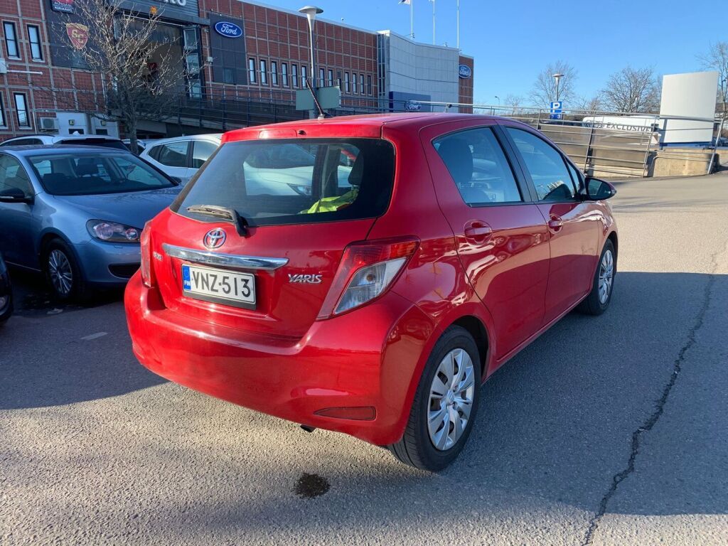 Toyota Yaris 2013 Punainen