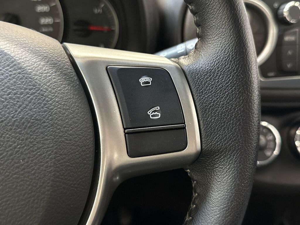 Toyota Yaris 2013 Punainen