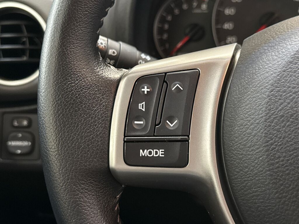 Toyota Yaris 2013 Punainen