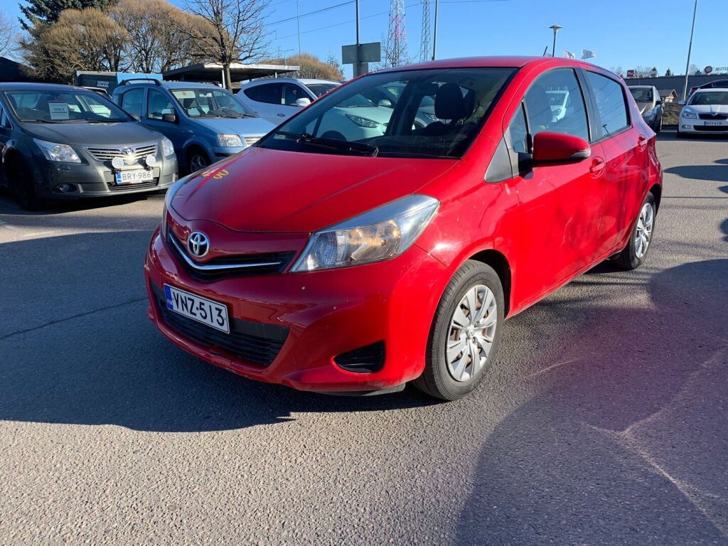 Toyota Yaris 2013 Punainen