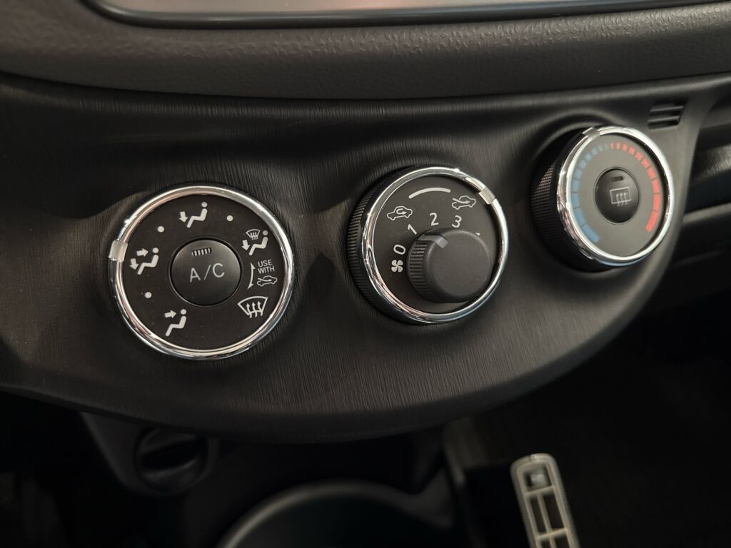 Toyota Yaris 2013 Punainen