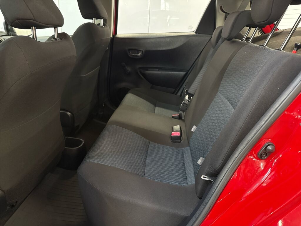 Toyota Yaris 2013 Punainen