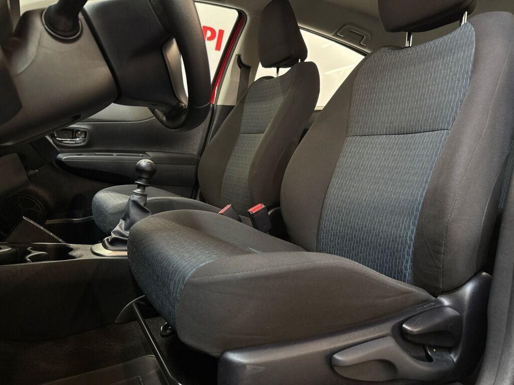 Toyota Yaris 2013 Punainen