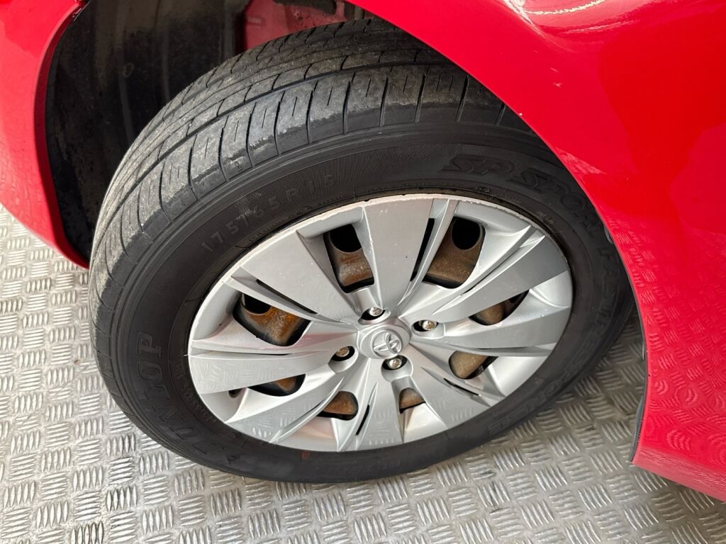 Toyota Yaris 2013 Punainen