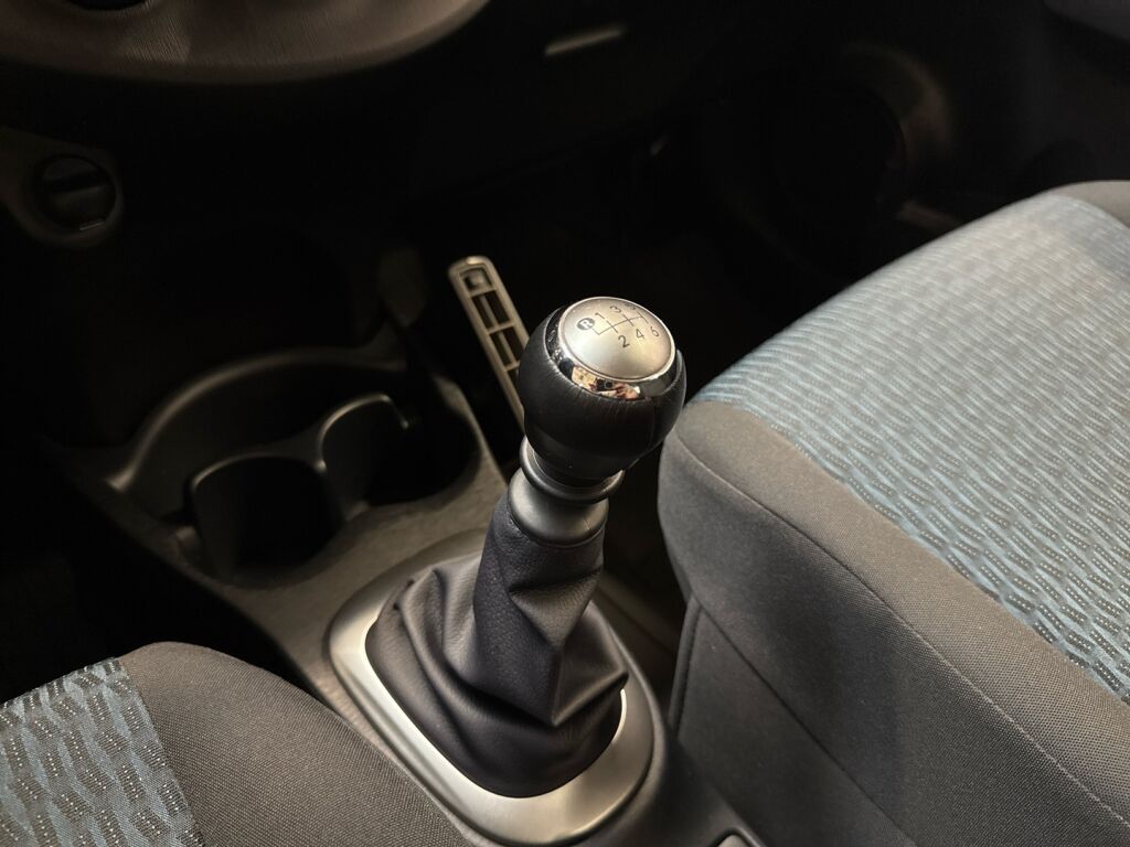 Toyota Yaris 2013 Punainen