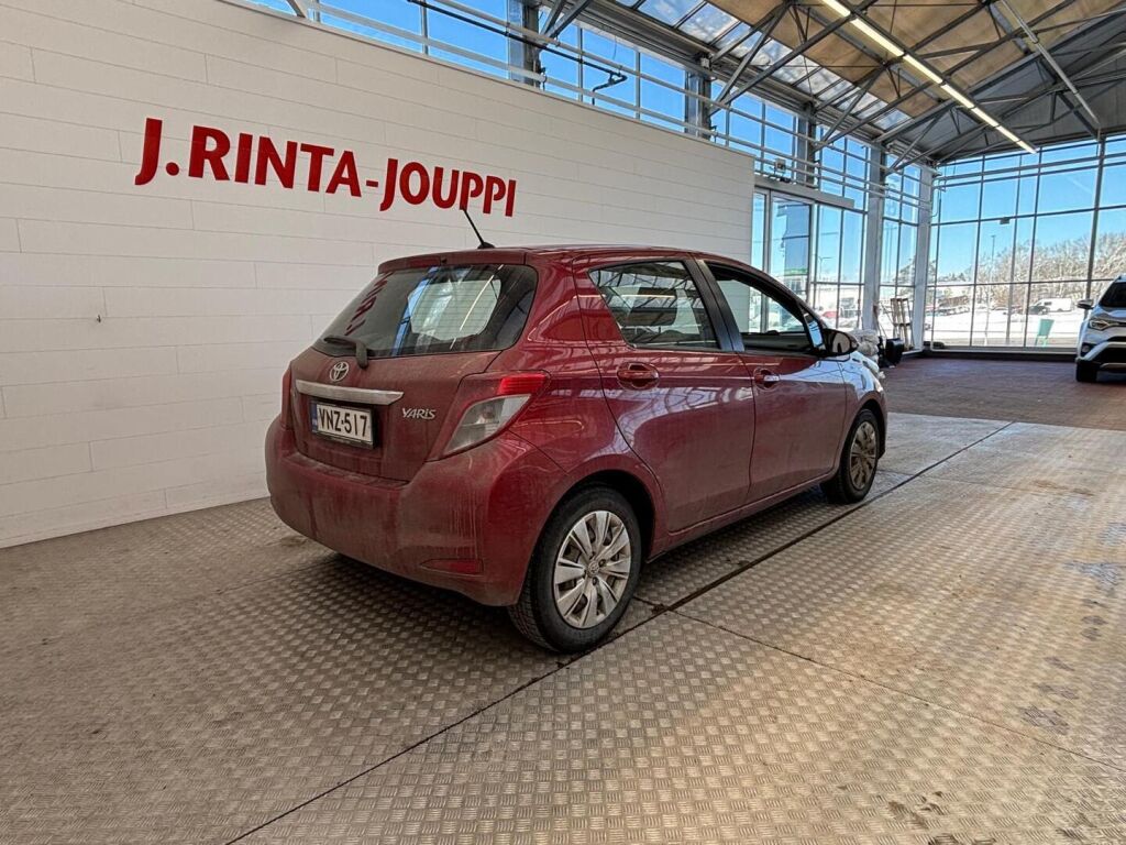 Toyota Yaris 2013 Punainen