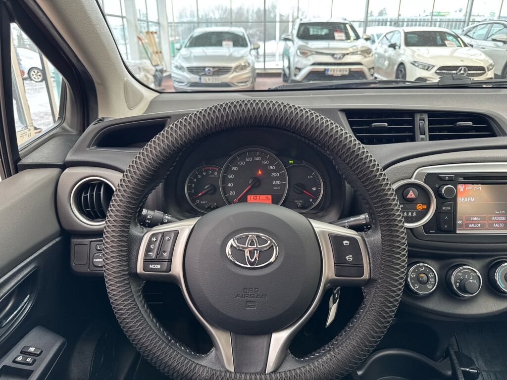 Toyota Yaris 2013 Punainen