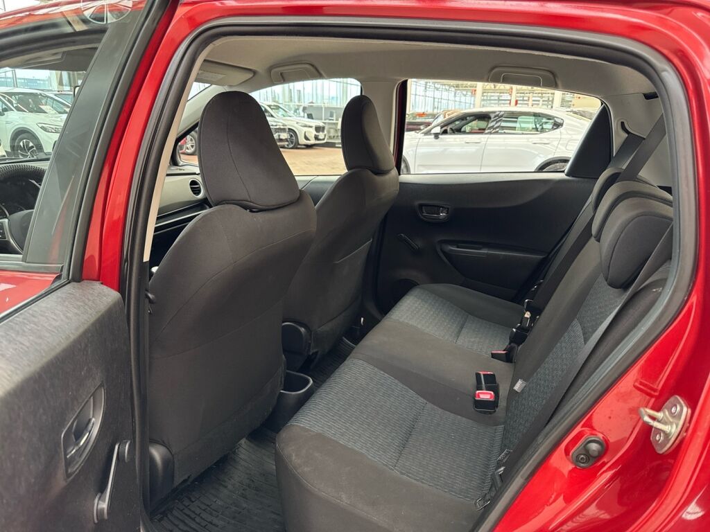 Toyota Yaris 2013 Punainen