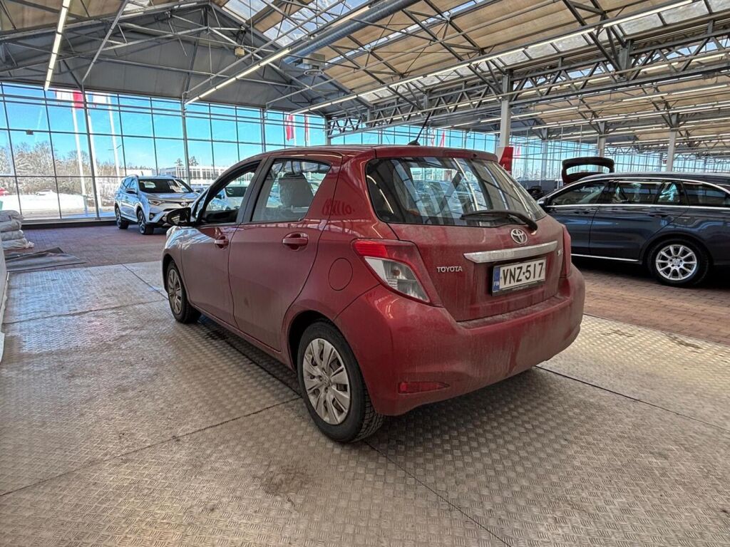 Toyota Yaris 2013 Punainen