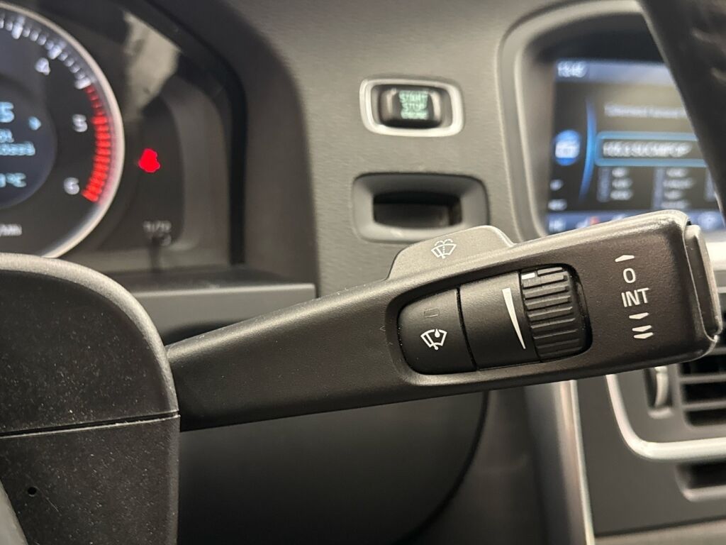 Volvo S60 2013 Punainen