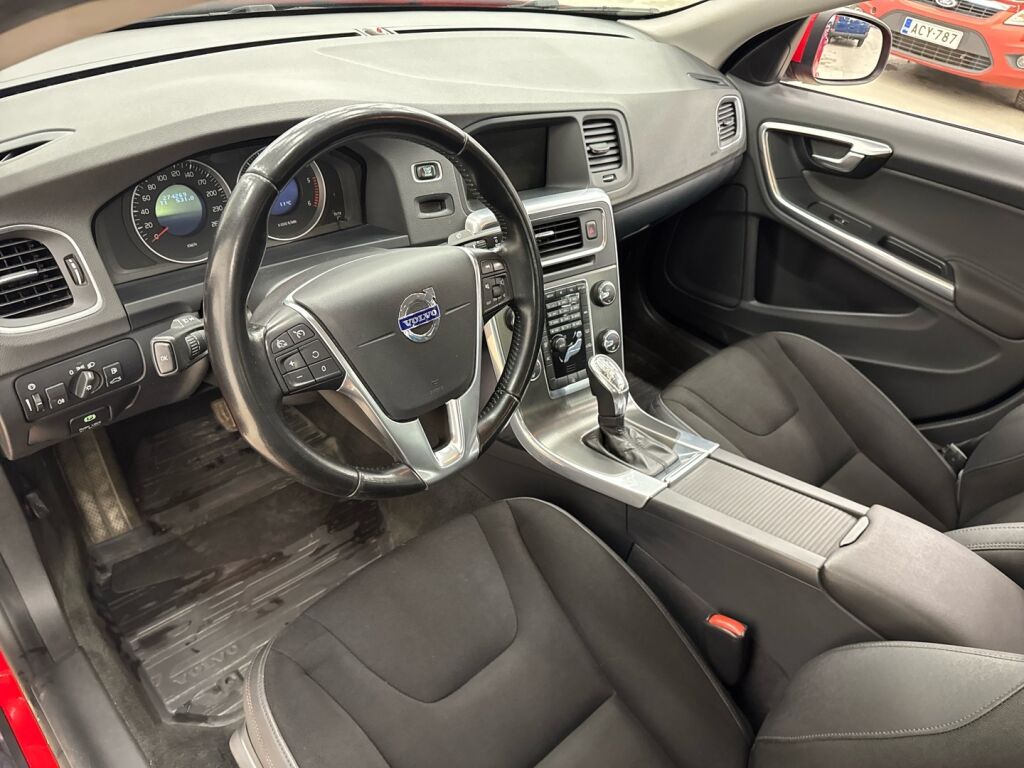 Volvo S60 2013 Punainen