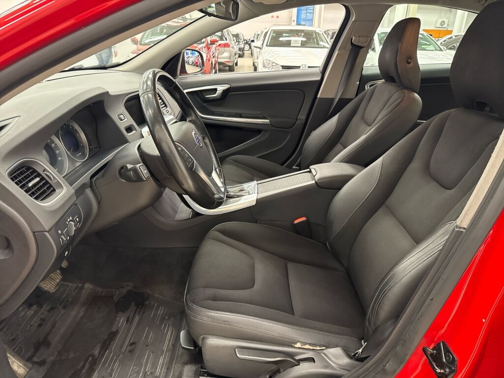 Volvo S60 2013 Punainen