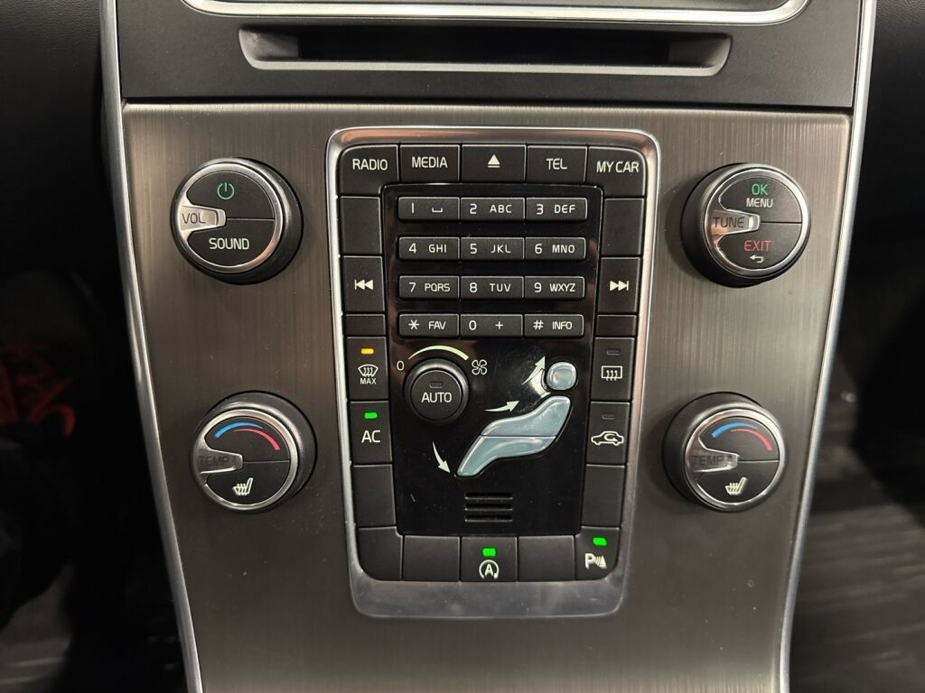 Volvo S60 2013 Punainen