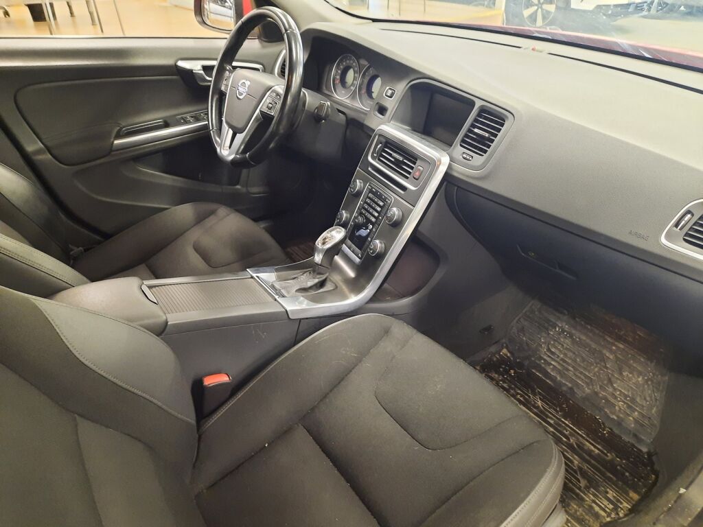 Volvo S60 2013 Punainen