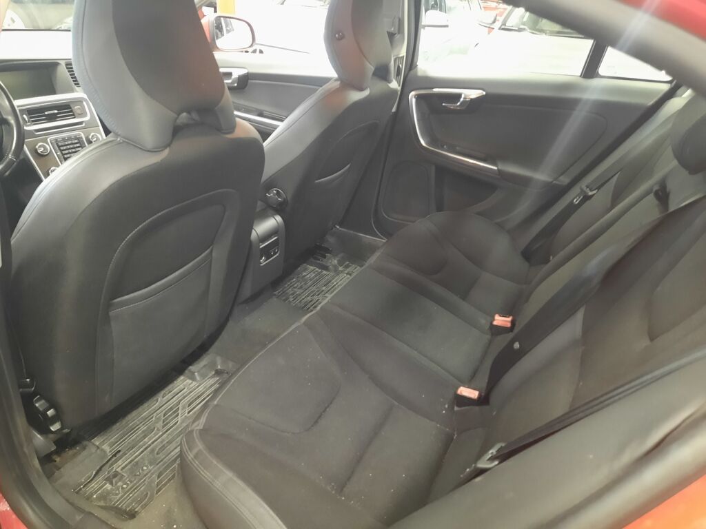 Volvo S60 2013 Punainen