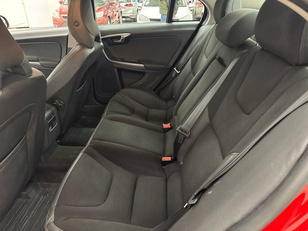 Volvo S60 2013 Punainen