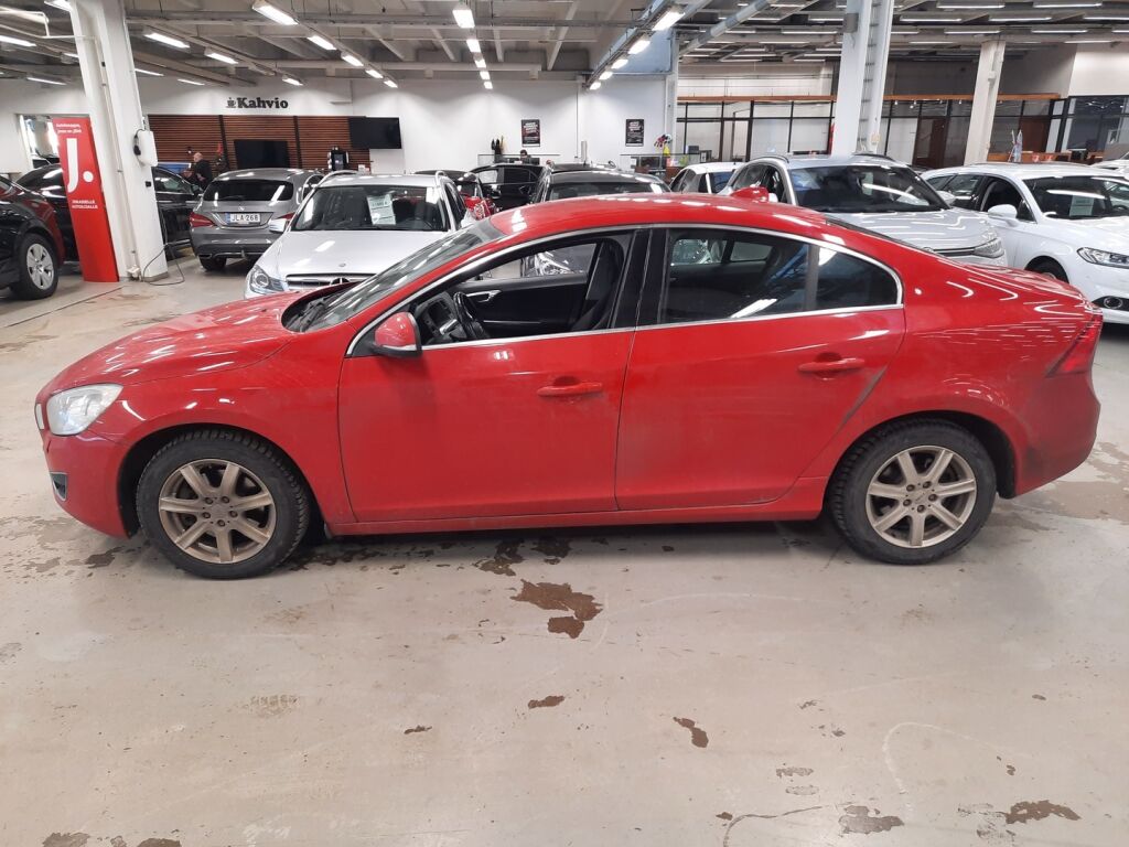 Volvo S60 2013 Punainen