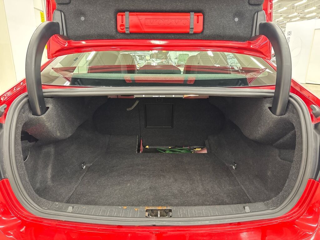 Volvo S60 2013 Punainen