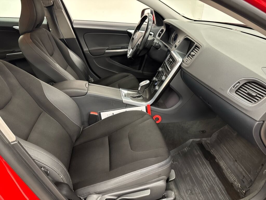 Volvo S60 2013 Punainen