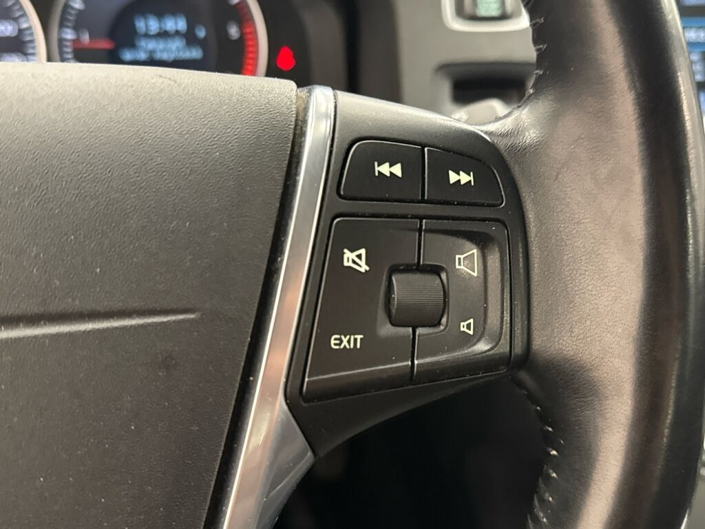 Volvo S60 2013 Punainen