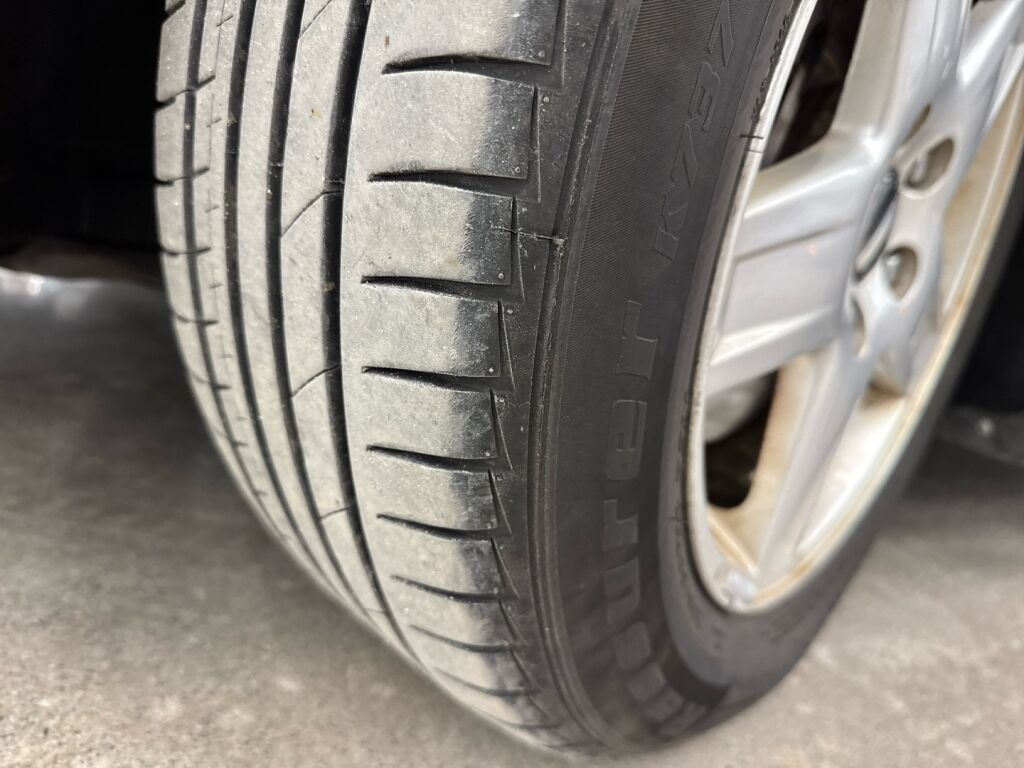 Volvo S60 2013 Punainen