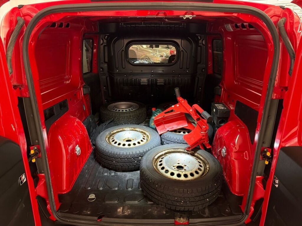 Opel Combo 2013 Punainen